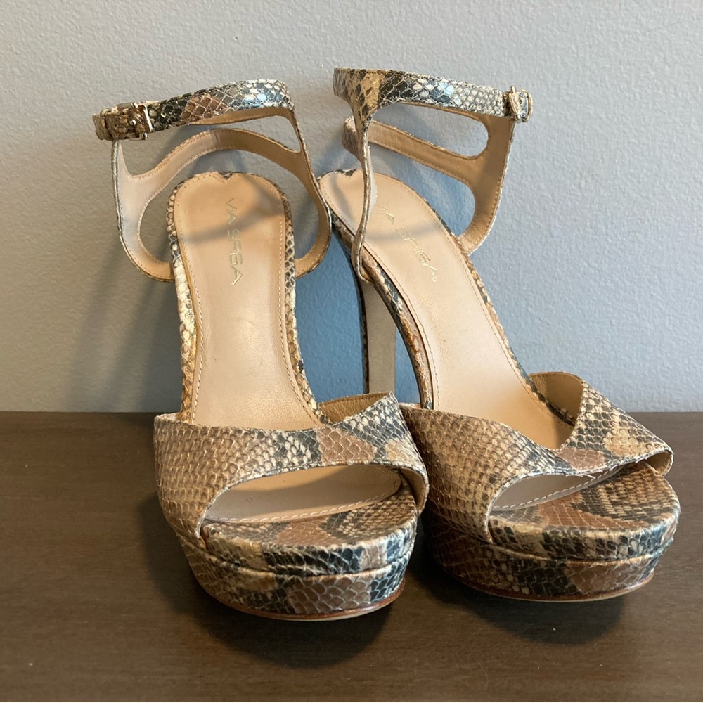 NWOT- Leather Ankle Strap Platform heels - Via Spiga “Brooke” model. Never worn.